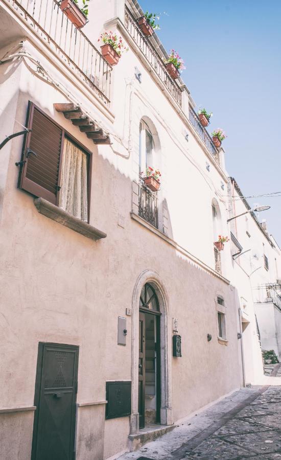 Aria Di Vico Aparthotel Vico Del Gargano Eksteriør bilde